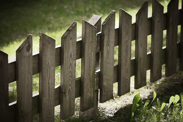 Erecting a garden fence